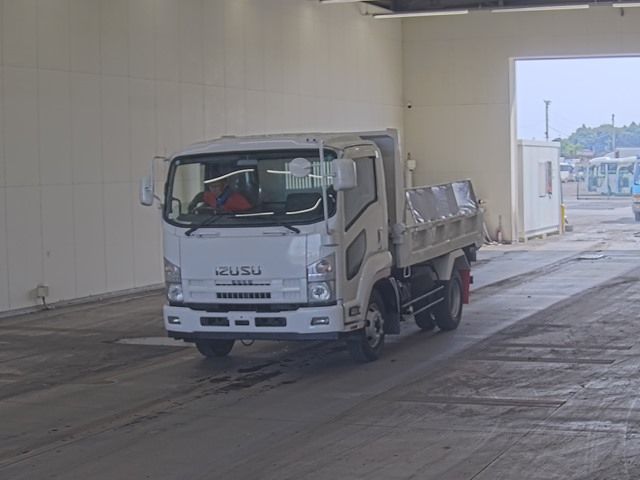 2013 Isuzu Forward dump Japan auction vehicle