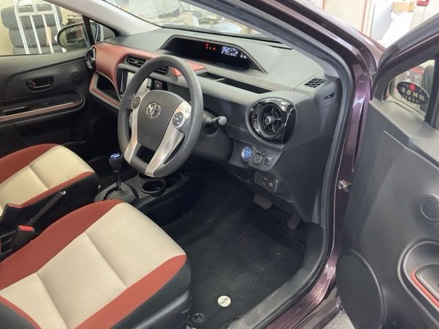2016 Toyota Aqua S auction photo 4