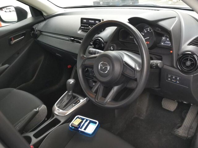 2023 Mazda 2 15C auction photo 3
