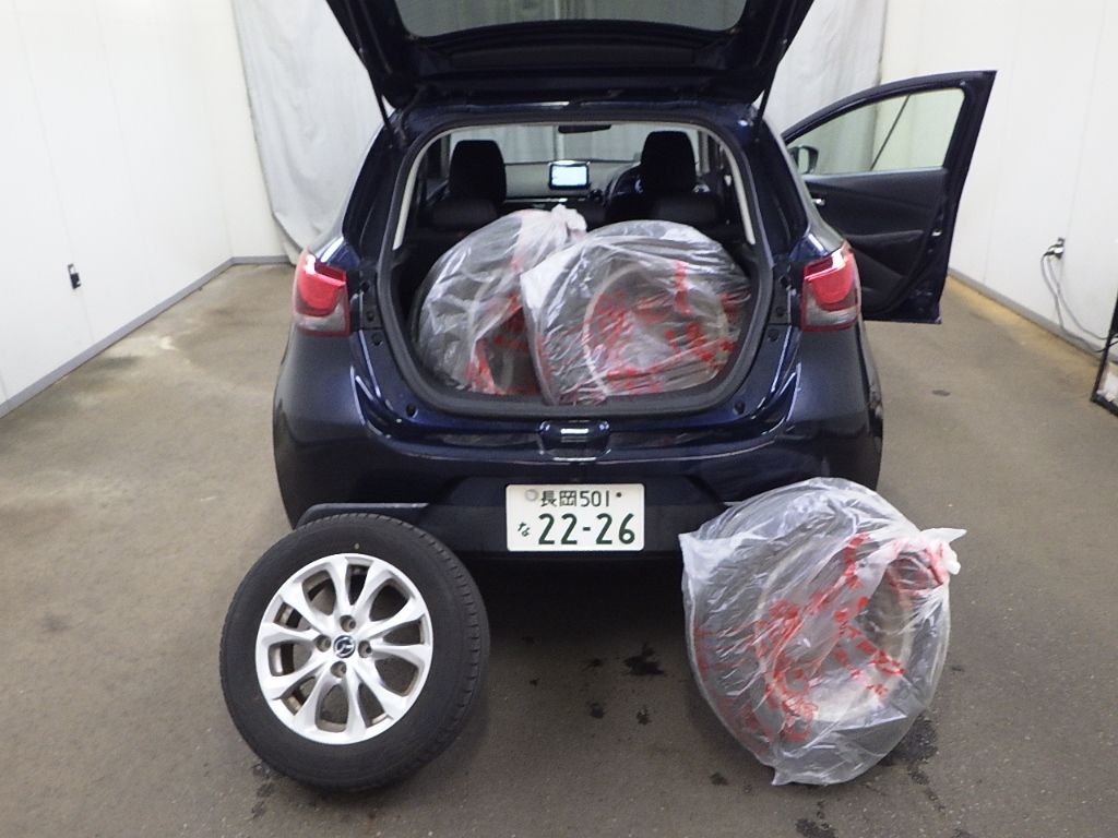 2016 Mazda Demio 4WD 13Sツーリング auction photo 8