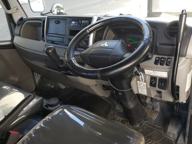 2017 Mitsubishi Fuso Canter dump auction photo 3