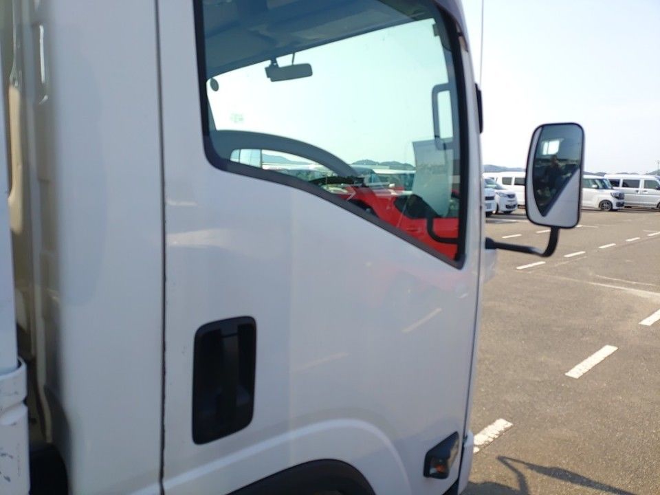 2018 Isuzu Elf auction photo 22