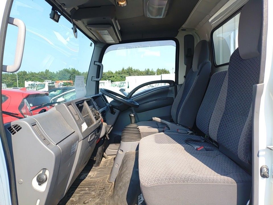 2018 Isuzu Elf auction photo 16