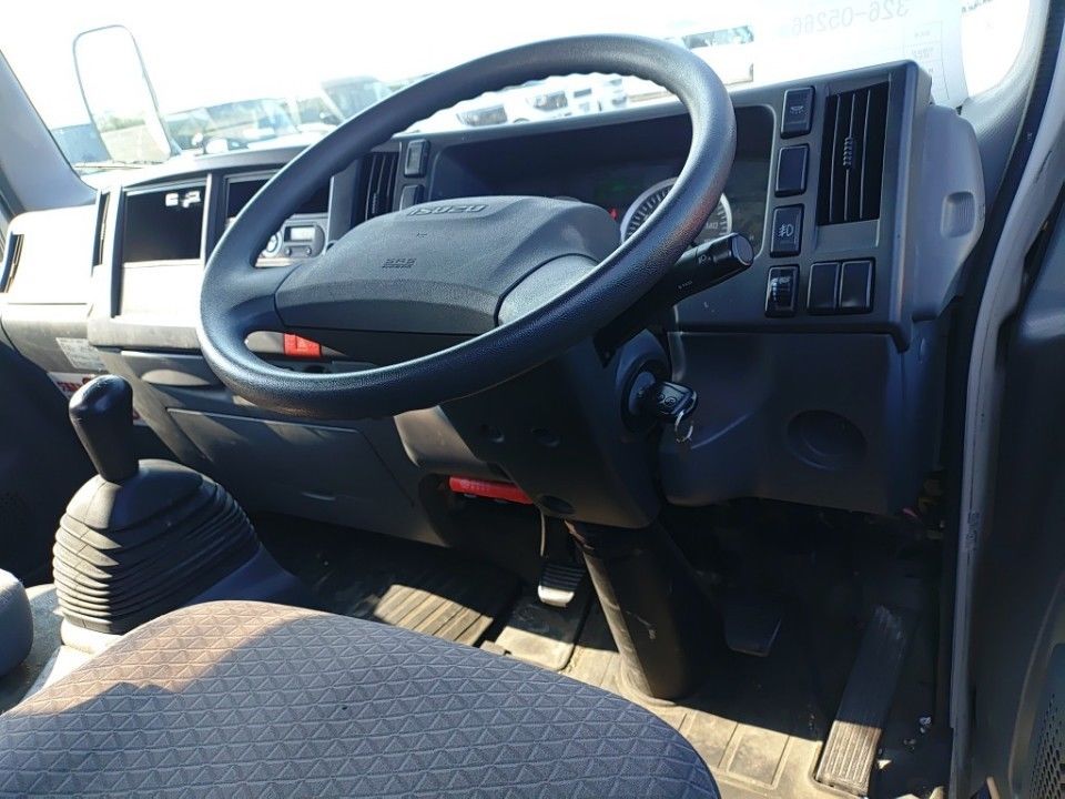 2018 Isuzu Elf auction photo 3