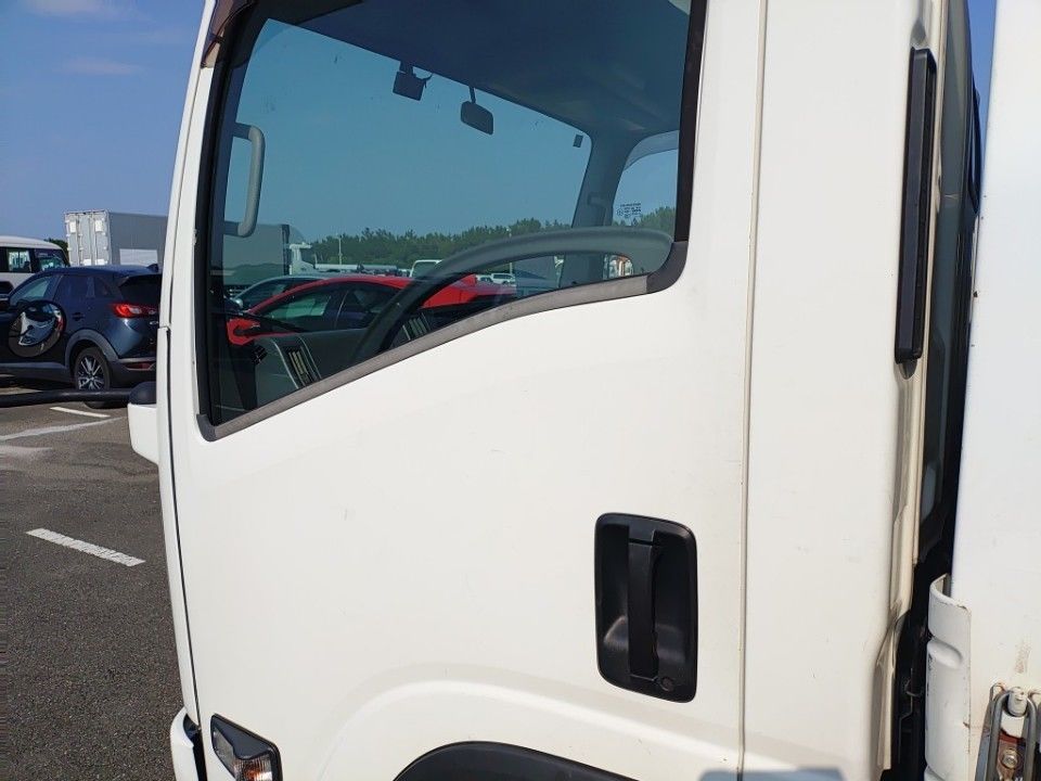 2018 Isuzu Elf auction photo 25