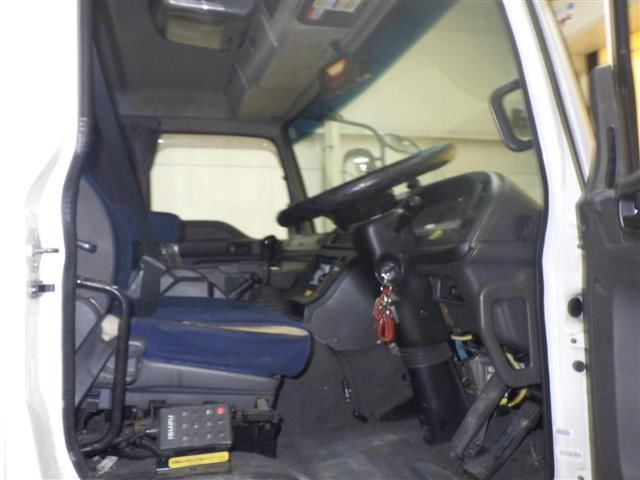 2011 Isuzu ウィング auction photo 6