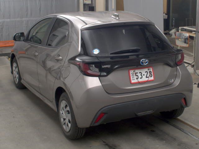 2021 Toyota Yaris Hybrid X auction photo 2