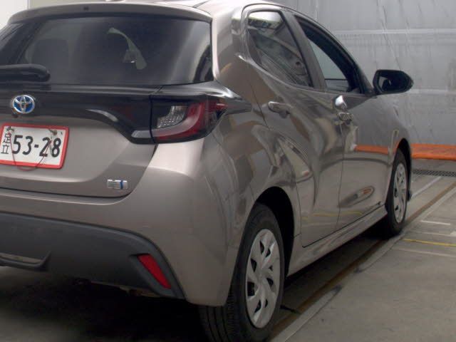 2021 Toyota Yaris Hybrid X auction photo 5