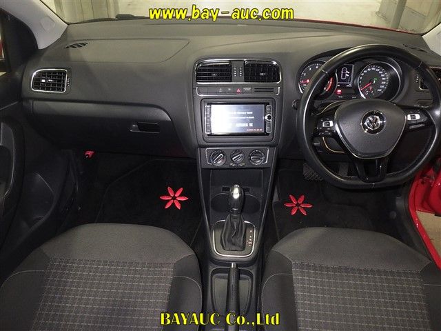2015 Volkswagen ポロ TSIコンフォートライン auction photo 6