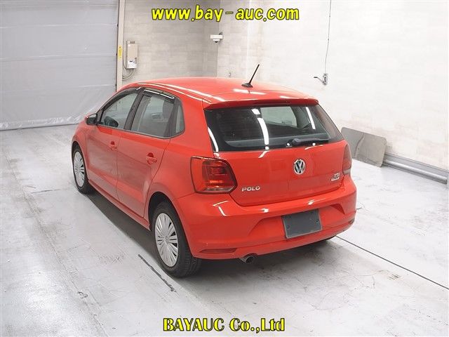 2015 Volkswagen ポロ TSIコンフォートライン auction photo 2