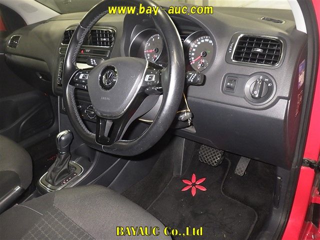 2015 Volkswagen ポロ TSIコンフォートライン auction photo 3