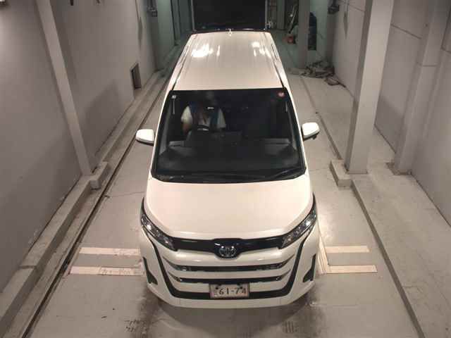 2025 Toyota Noah X auction photo 6