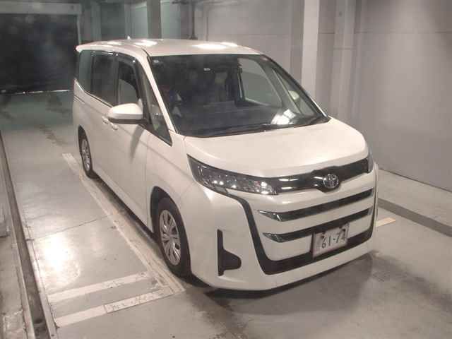 2025 Toyota Noah X Japan auction vehicle