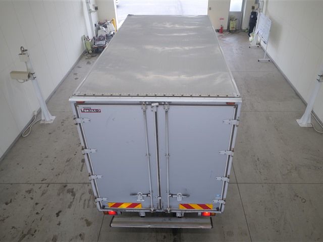 2012 Isuzu Elf Aluminum van auction photo 3