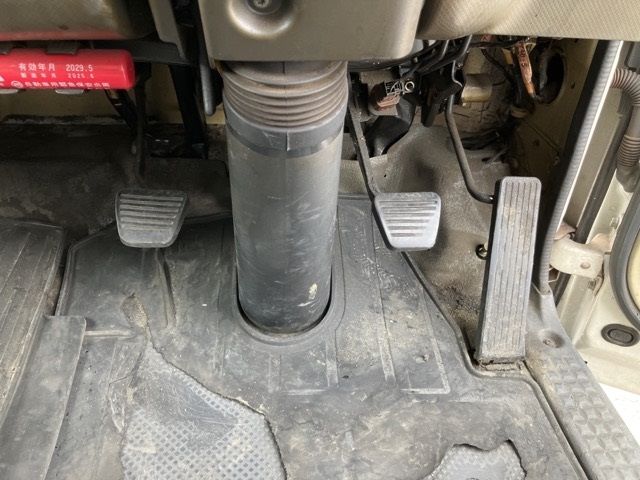 2012 Isuzu Elf Aluminum van auction photo 4