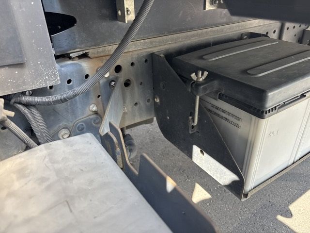 2012 Isuzu Elf Aluminum van auction photo 12