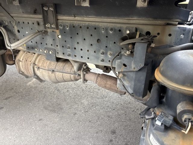 2012 Isuzu Elf Aluminum van auction photo 17