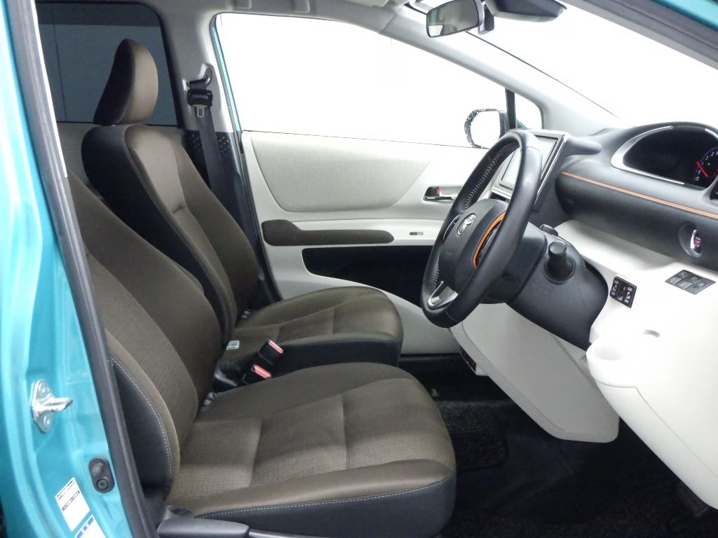 2018 Toyota Sienta 4WD G auction photo 6