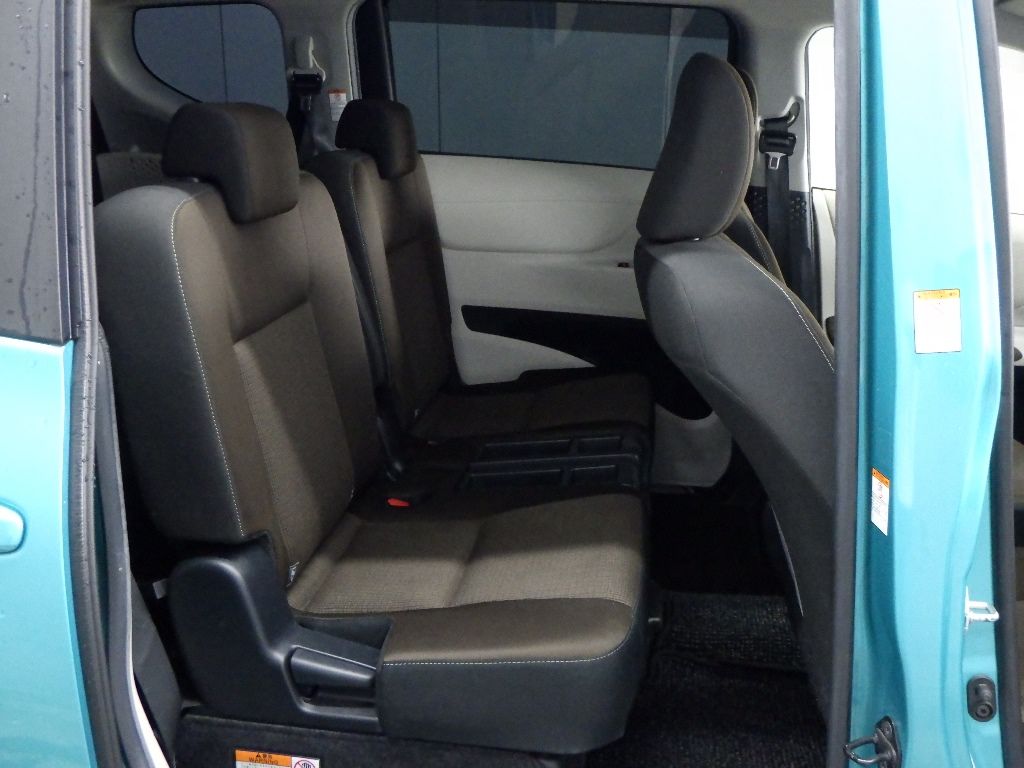 2018 Toyota Sienta 4WD G auction photo 7