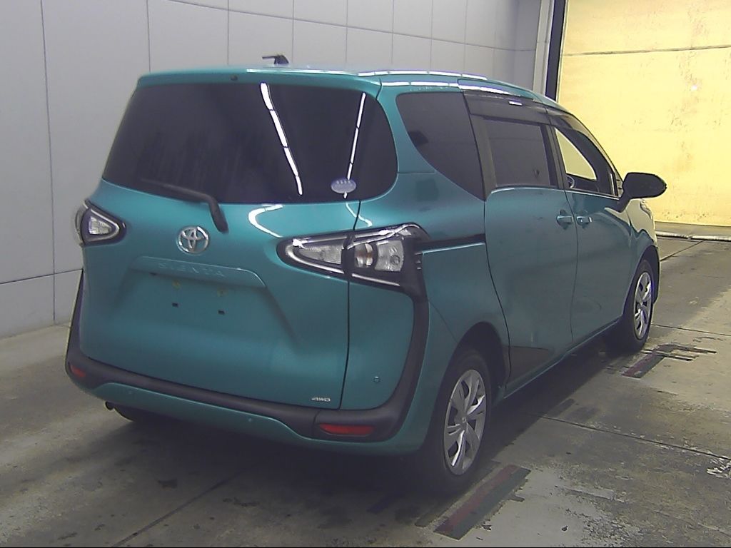 2018 Toyota Sienta 4WD G auction photo 2