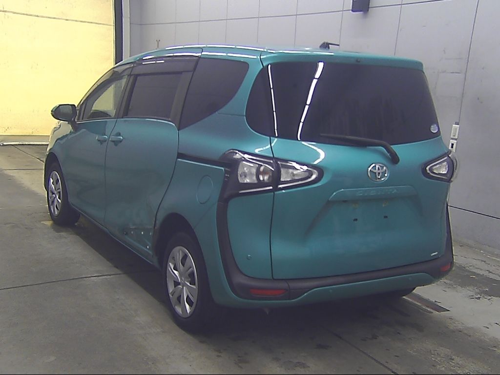 2018 Toyota Sienta 4WD G auction photo 5