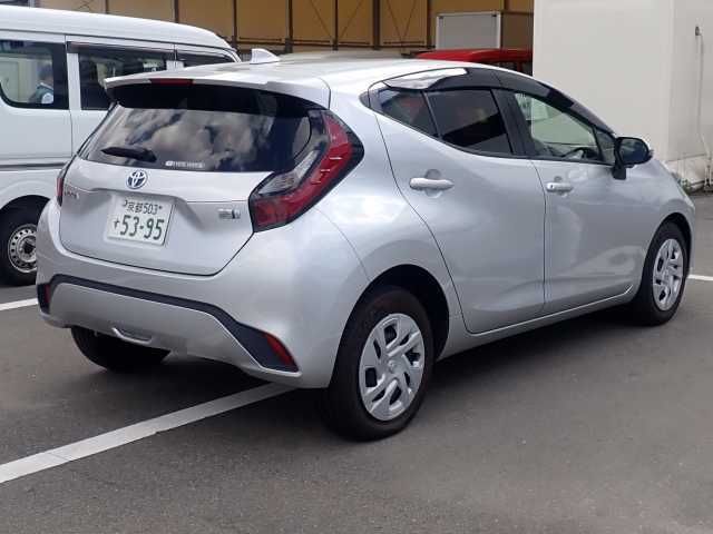 2021 Toyota Aqua X auction photo 2