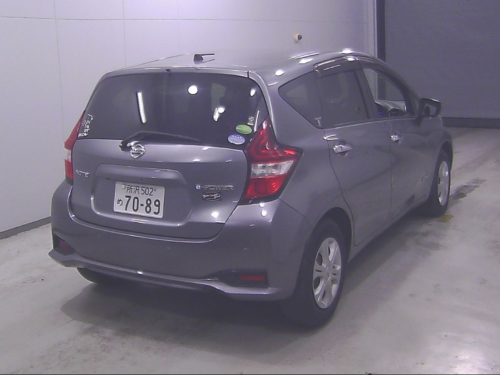 2017 Nissan ノート HB e-POWER X auction photo 2