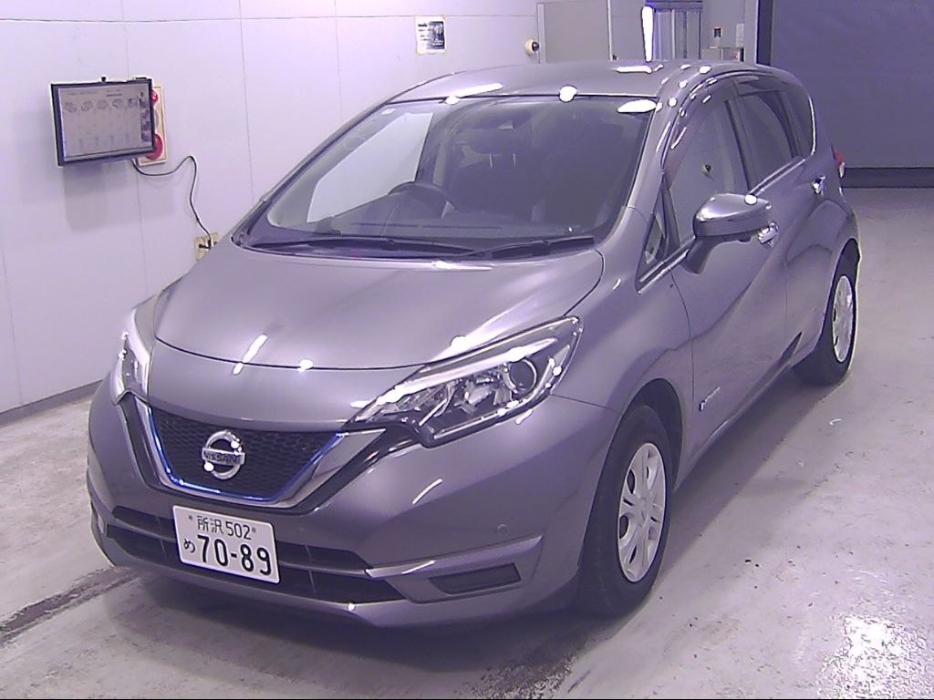 2017 Nissan ノート HB e-POWER X auction photo 4