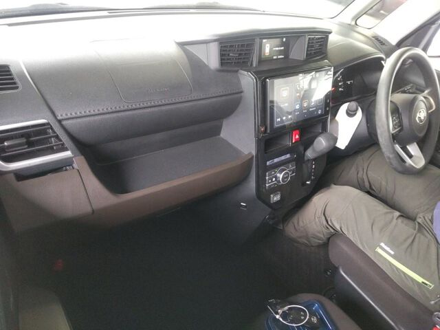 2023 Toyota Roomy G auction photo 3