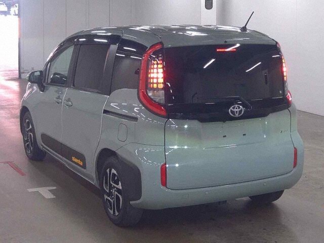 2024 Toyota Sienta Hybrid Z auction photo 2