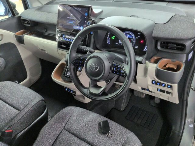 2024 Toyota Sienta Hybrid Z auction photo 3