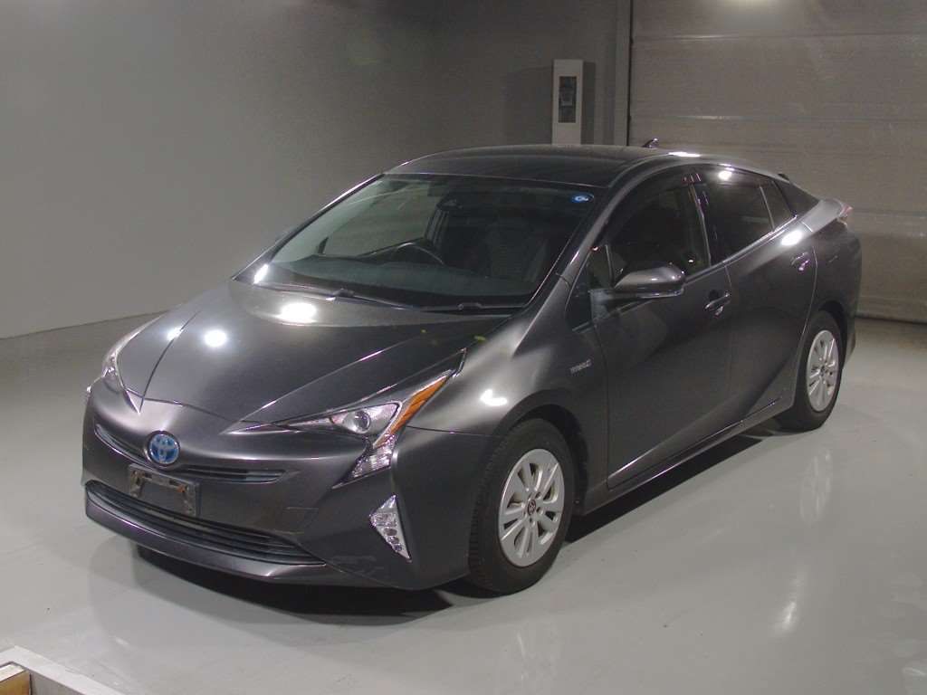 Japan Auction Vehicles 4 2016 Toyota Prius S auction photo