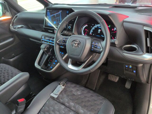 2025 Toyota Voxy S-Z 4WD auction photo 3