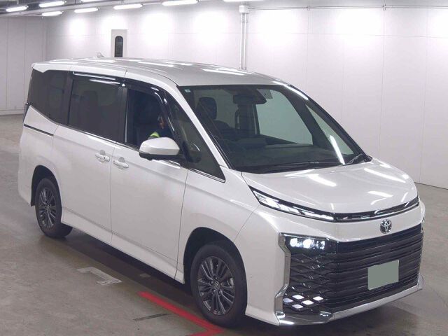 2025 Toyota Voxy S-Z 4WD Japan auction vehicle