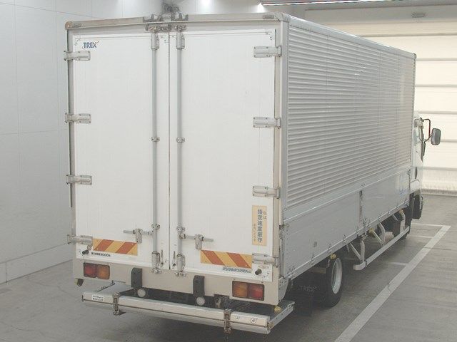 2017 Isuzu Forward Wing auction photo 2