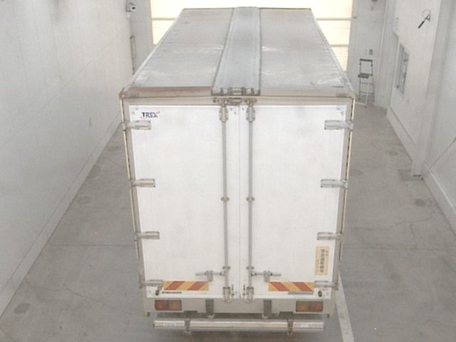 2017 Isuzu Forward Wing auction photo 3