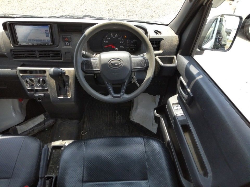 2022 Daihatsu ハイゼット カーゴ auction photo 3
