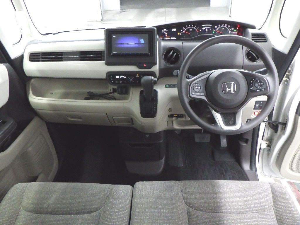 2019 Honda N-BOX 4WD G Lホンダセンシング auction photo 3