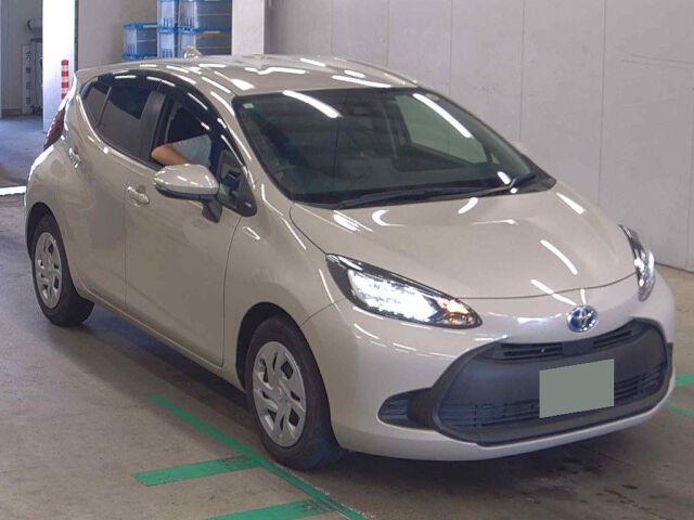 2023 Toyota Aqua X Japan auction vehicle
