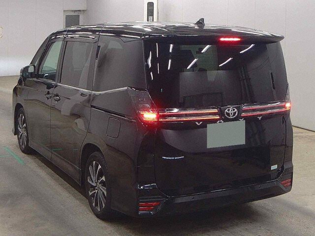 2024 Toyota Voxy S-Z auction photo 2