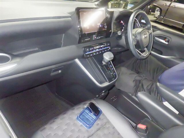 2024 Toyota Voxy S-Z auction photo 3