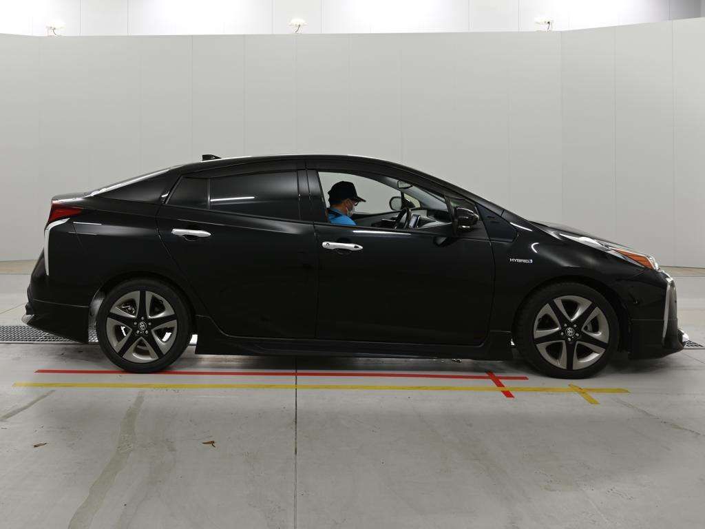 2019 Toyota Prius Aツーリングセレクション auction photo 3