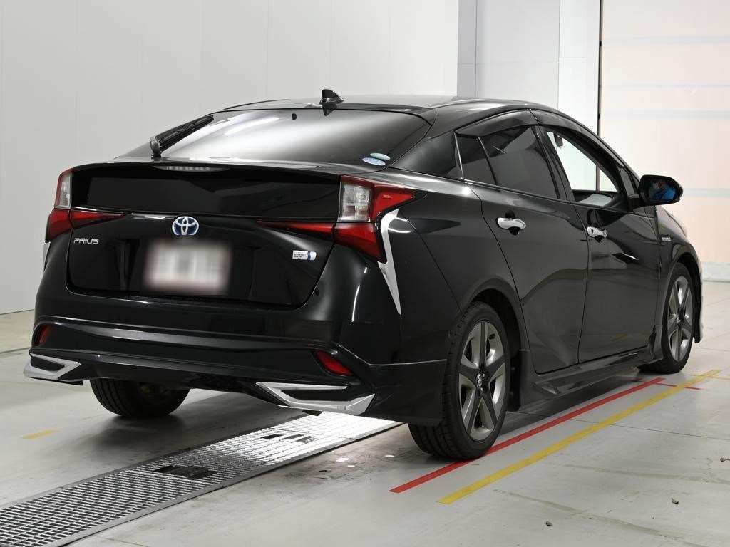 2019 Toyota Prius Aツーリングセレクション auction photo 2