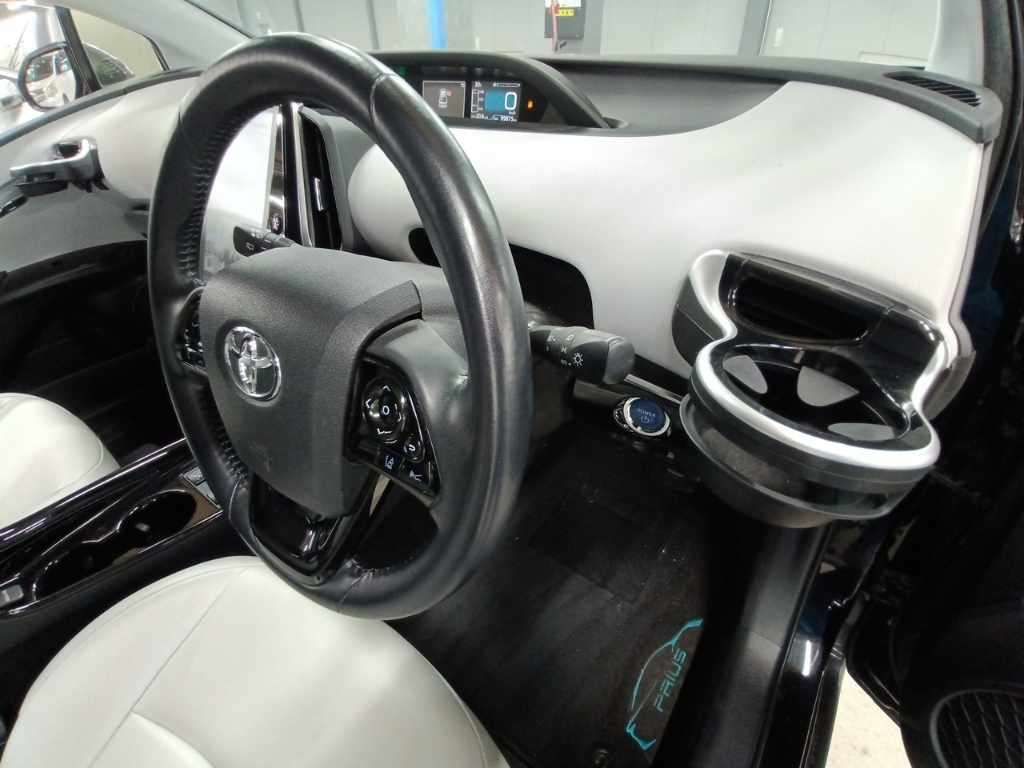 2019 Toyota Prius Aツーリングセレクション auction photo 9
