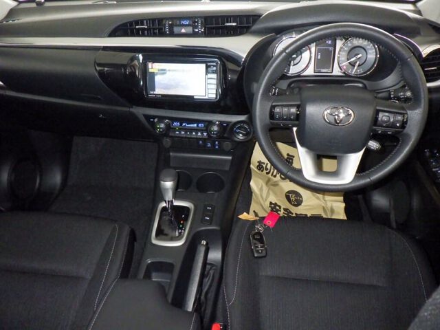2023 Toyota Hilux Z 4WD auction photo 3