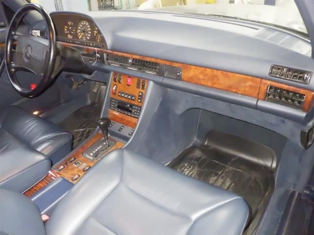 1991 Mercedes-Benz 560 SEL auction photo 2