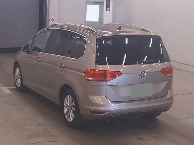 2018 Volkswagen ゴルフトゥーラン TSI Comfortline auction photo 2