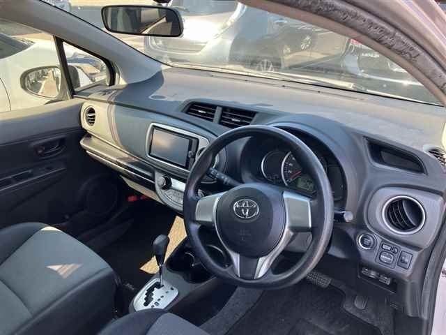 2014 Toyota Vitz F Smile Edition auction photo 3