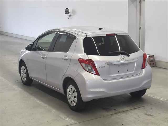 2014 Toyota Vitz F Smile Edition auction photo 2