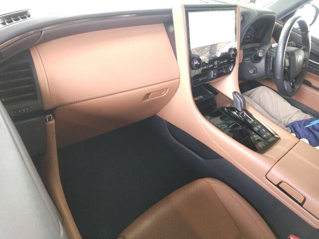 2024 Toyota Vellfire Z Premier auction photo 3
